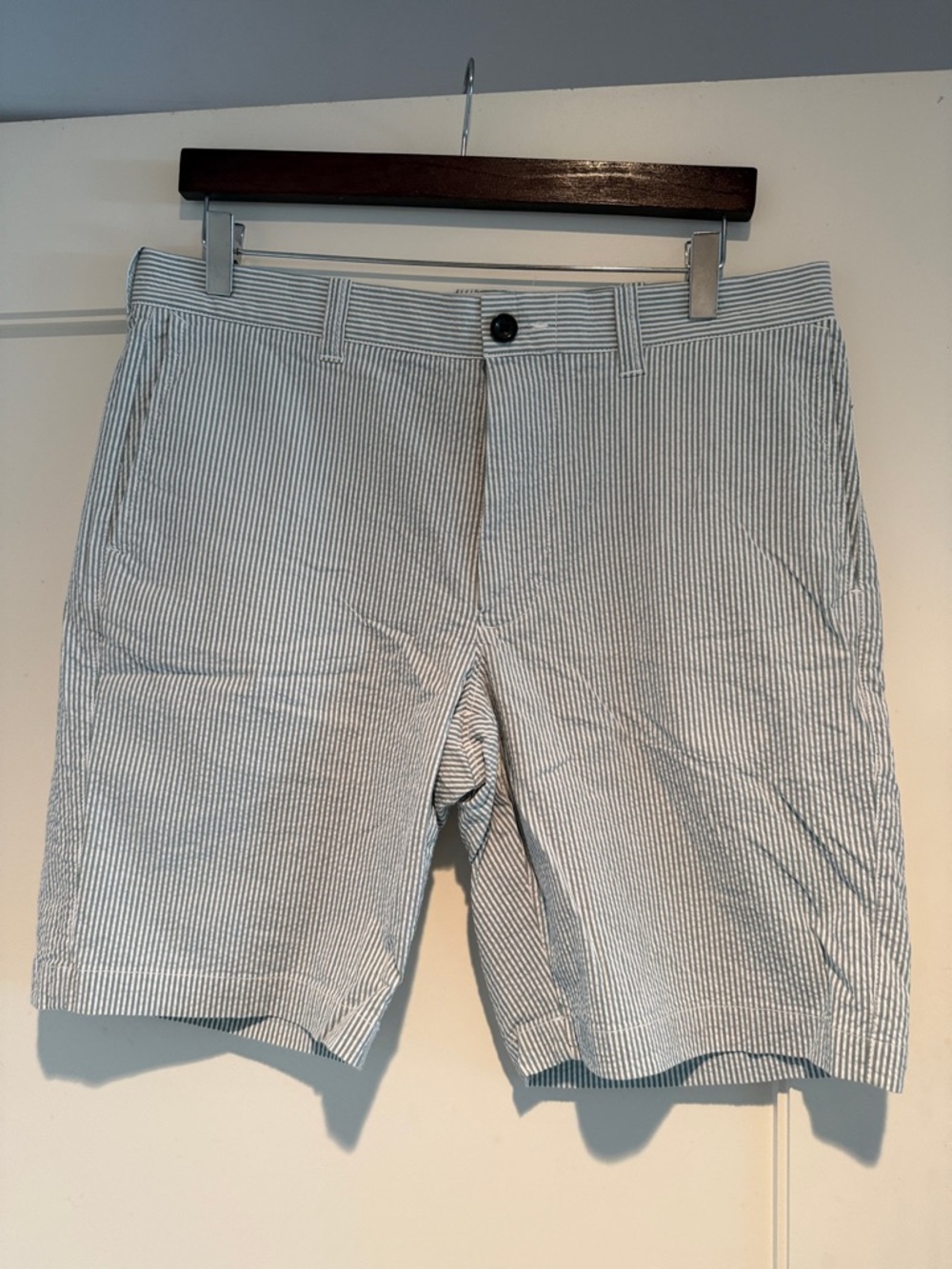 J. Crew Men's Seersucker Stripe Shorts - Green & White